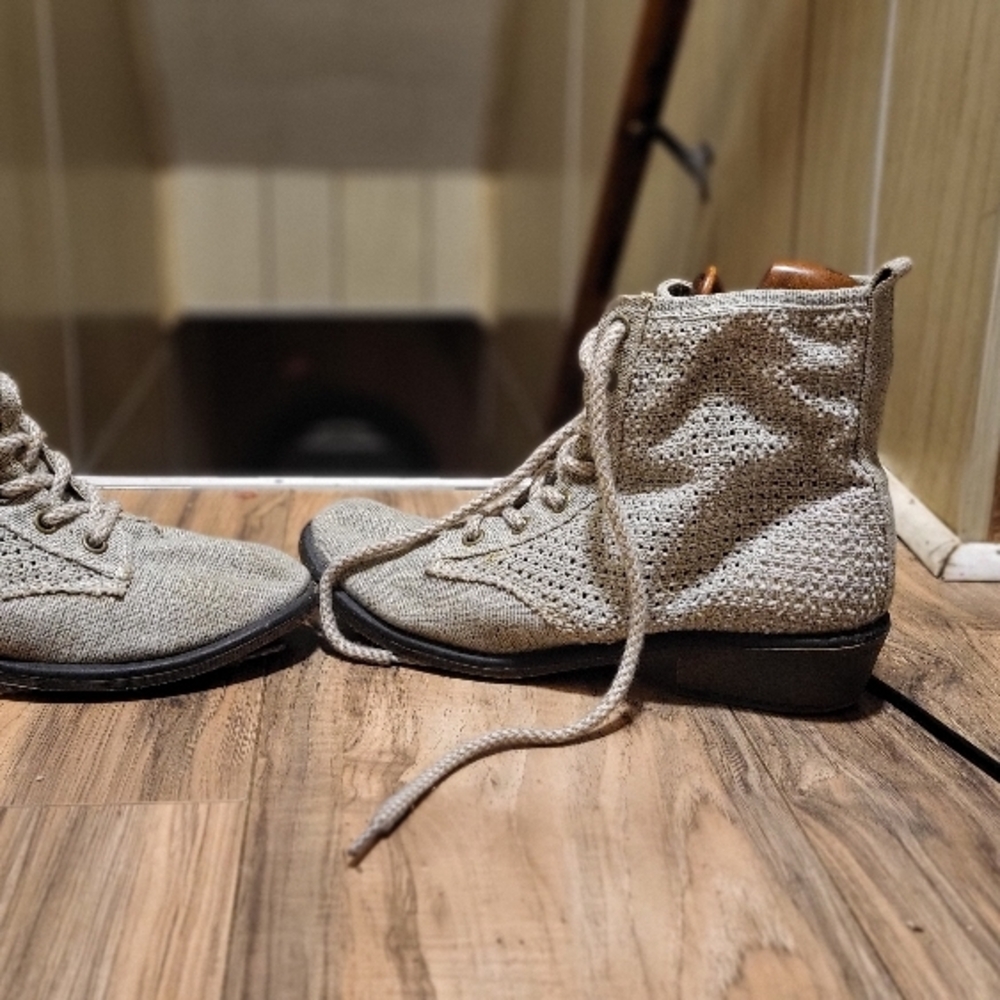 Steve Madden Beige Lace-Up Ankle Boots